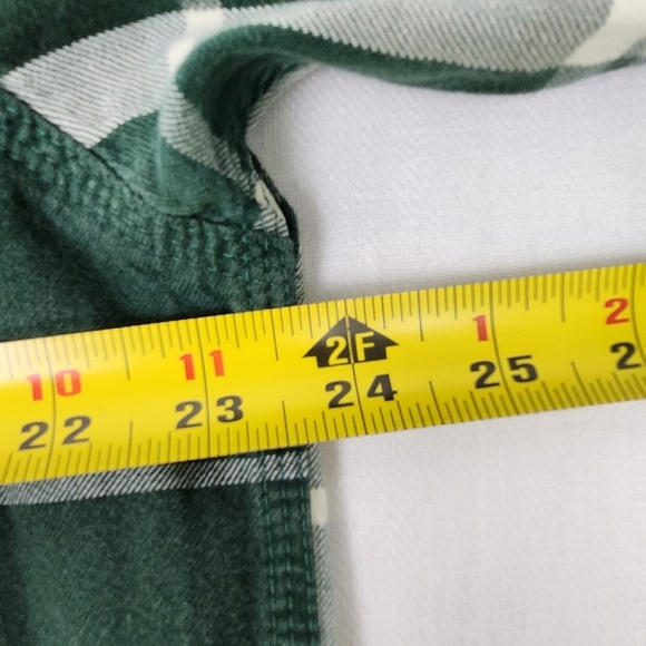 Woolrich Green Plaid Button Down Double Pocket Mid-Weight Flannel Shirt. - Picture 8 of 8